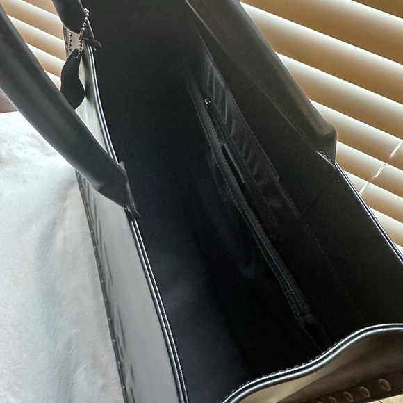 CLUTCH SIGNATURE EMBOSSED TOTE (SOLD OUT) - Picture 3 of 8